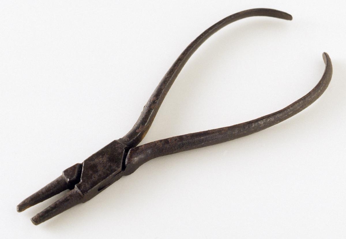 1957.0084.062 Pliers