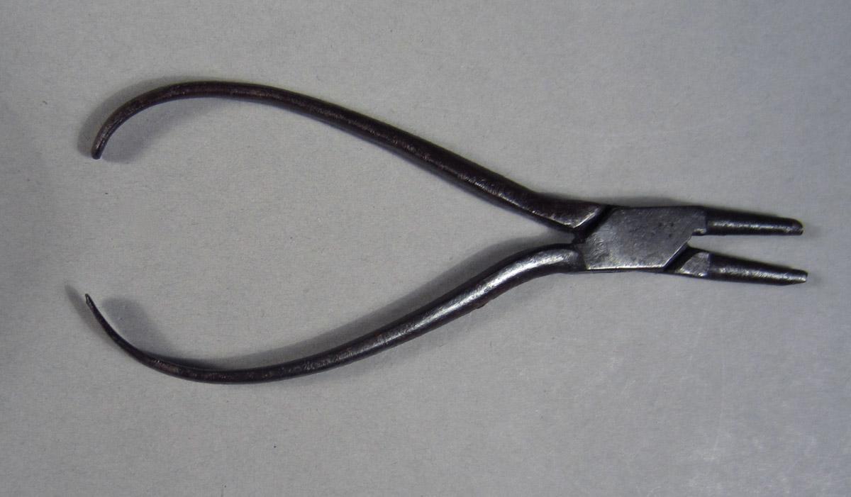 1957.0084.062 Pliers, View 2