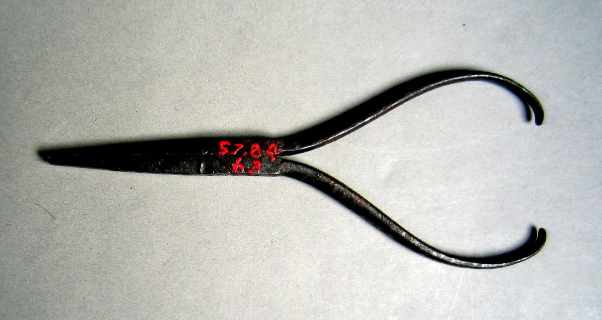 1957.0084.063 Pliers, View 2 alt