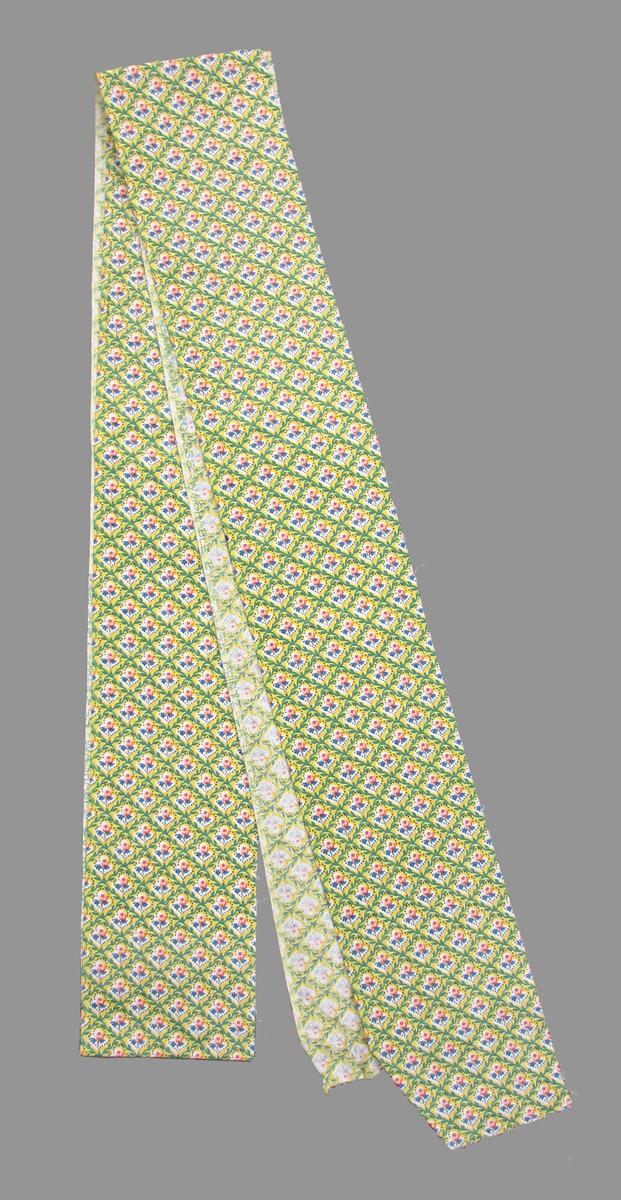 1969.2992 G textile, printed partial obverse
