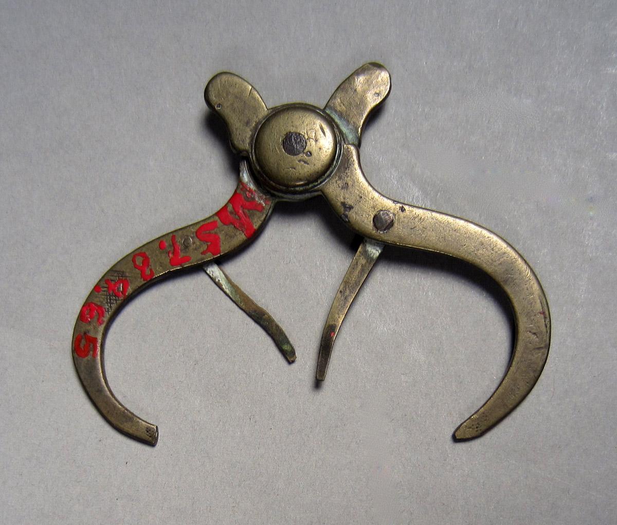 1957.0084.065 Calipers, Open