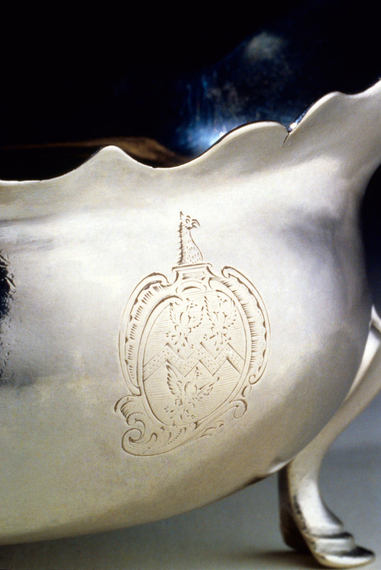 1957.0091.004 Sauceboat, detail 1