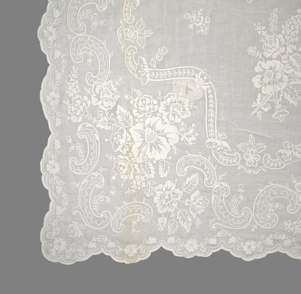 1969.3070 Window Hanging, Side Curtain, Edge Detail