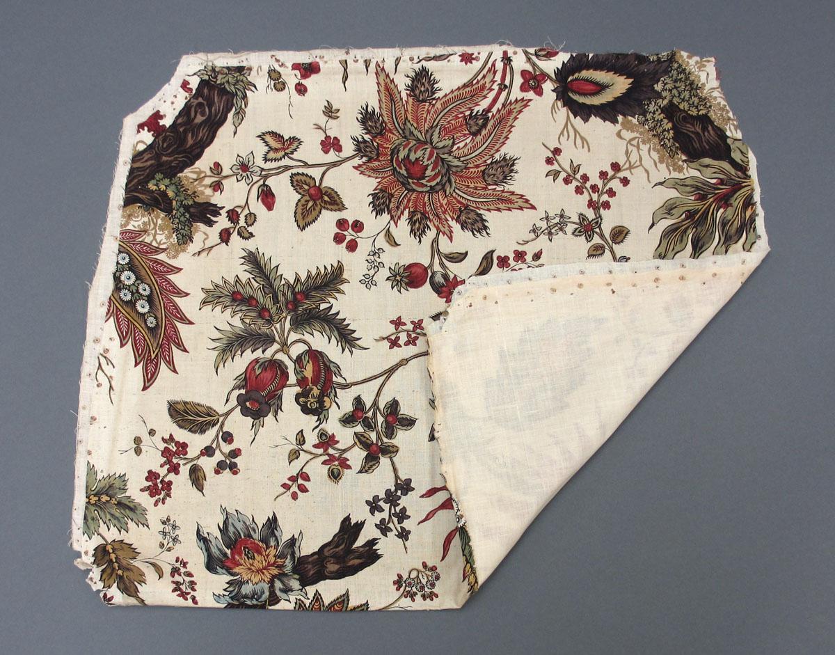1969.3082.001 Textile, printed folded corner