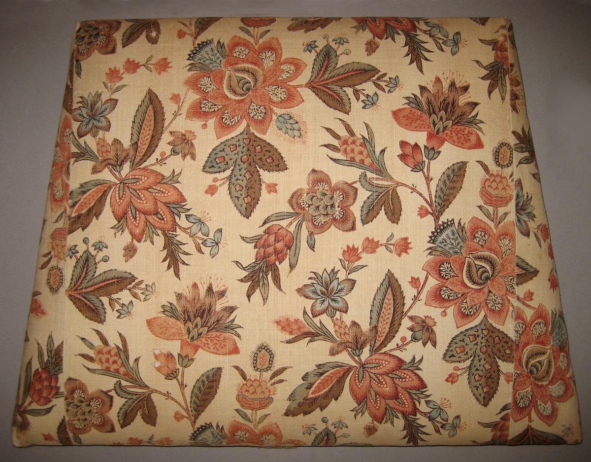 1969.3082.003 Slip seat view 1
