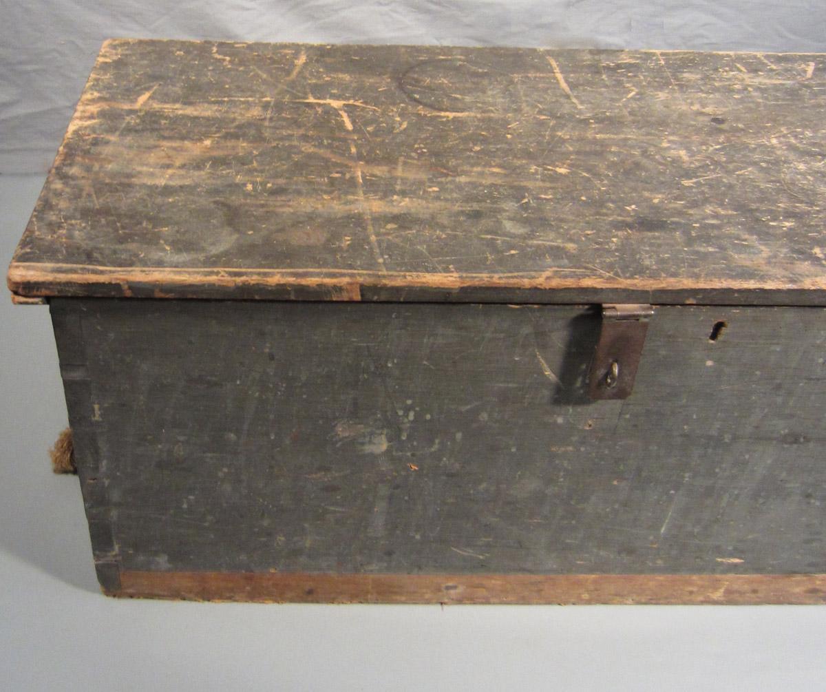 1957.0093.001 Tool chest, Front view right