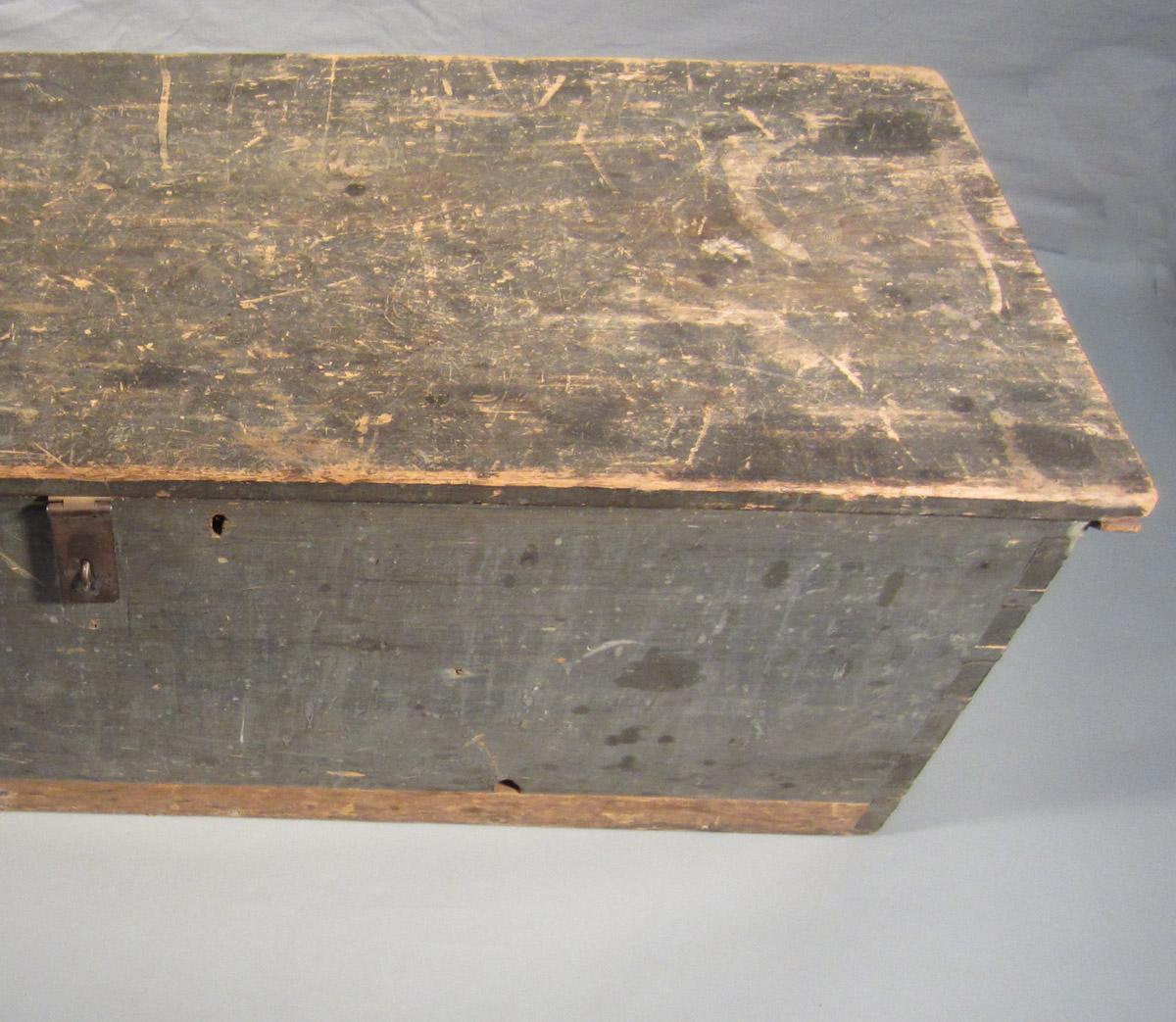 1957.0093.001 Tool chest, Front view left