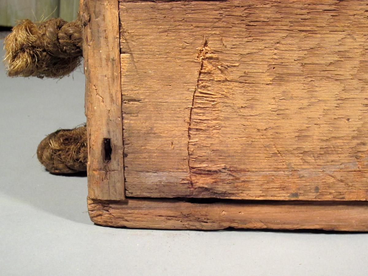 1957.0093.001 Tool chest, Underside corner 2