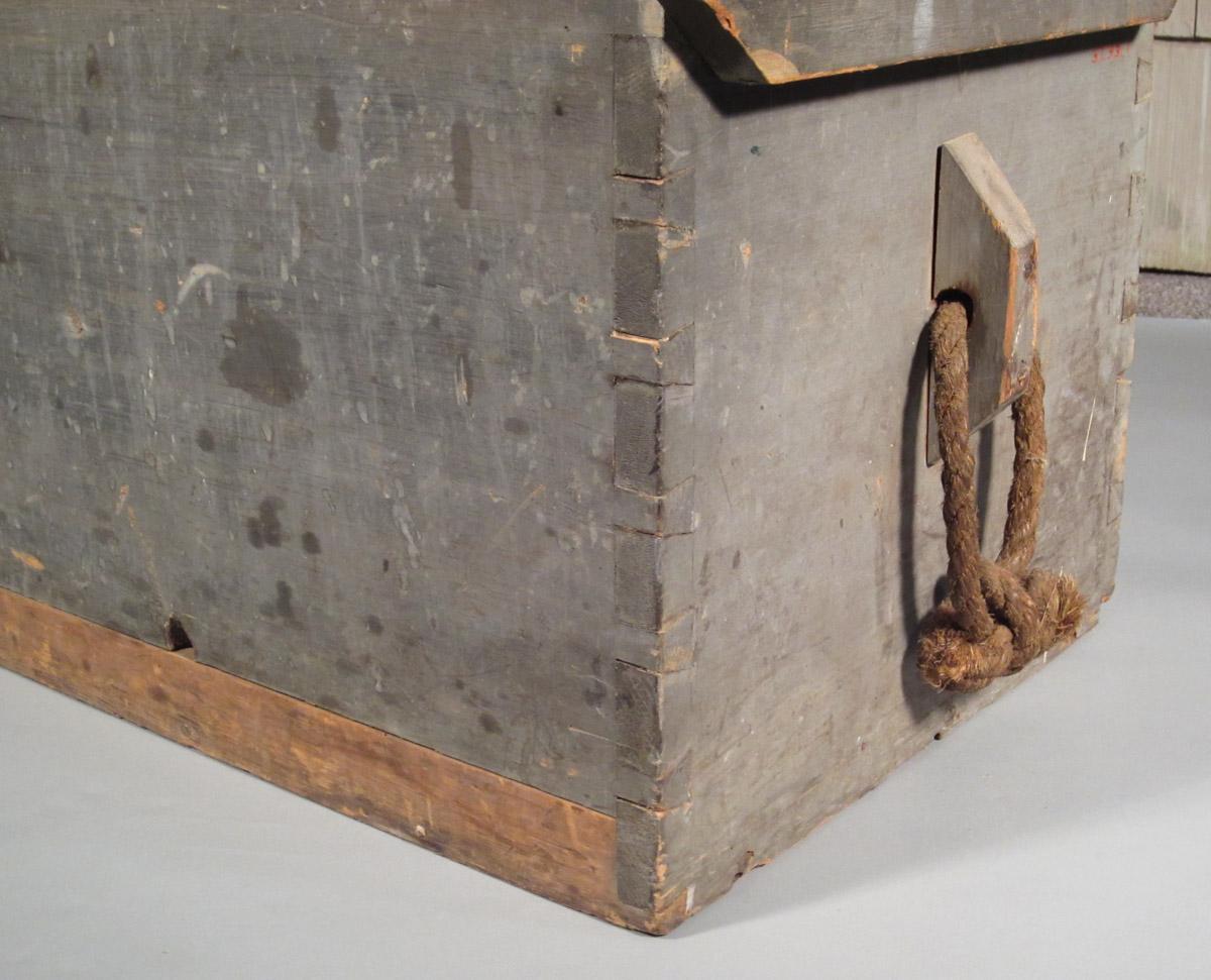 1957.0093.001 Tool chest, Dovetail detail