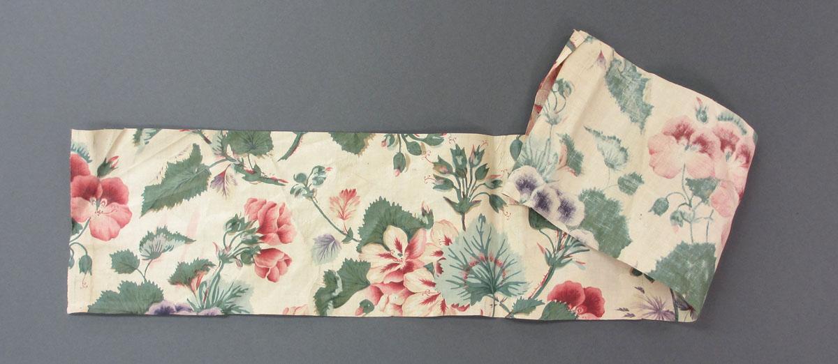 1969.3115.002 Textile, printed folded corner