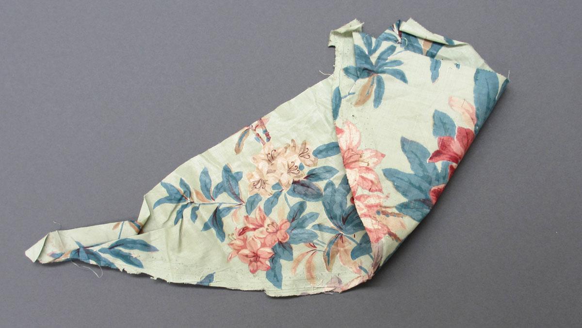1969.3122.003 Textile, printed folded corner