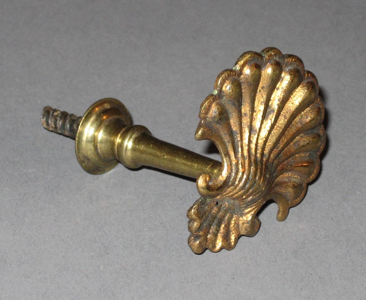 1969.3136.001 Cloak pin