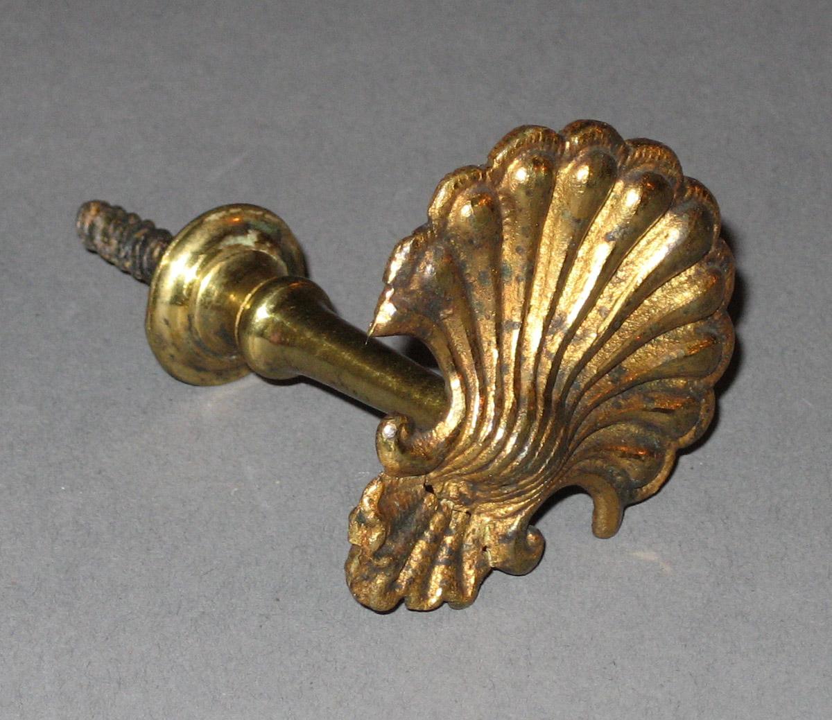 1969.3136.002 Cloak pin