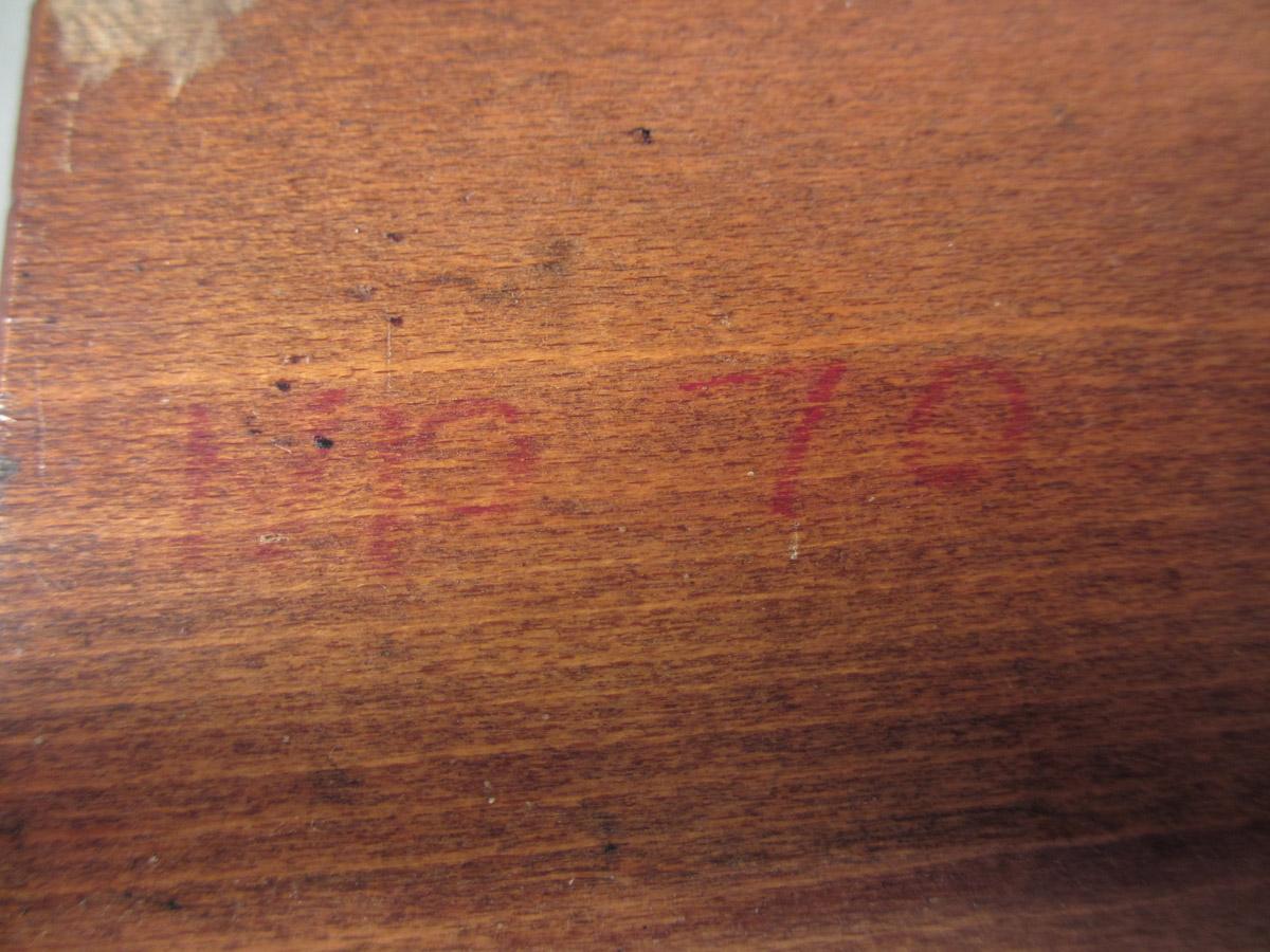 1957.0093.006 A-C Round plane, Crayon