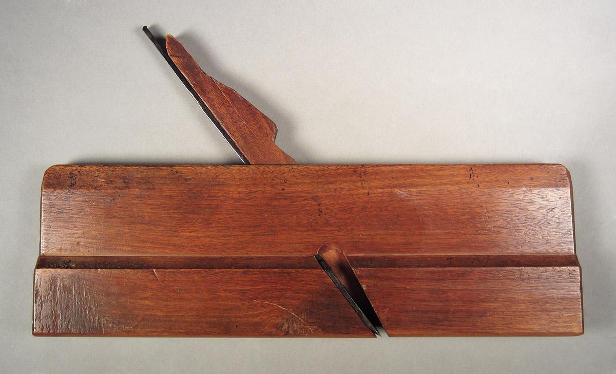 1957.0093.007 A-C, Round plane, overall side 1