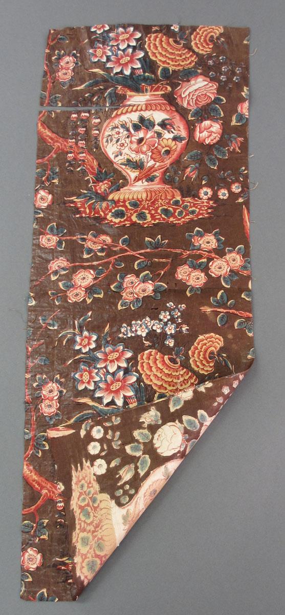 1969.3189.001 Textile, printed folded corner