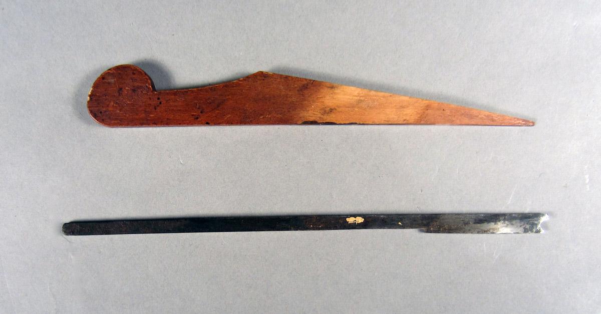 1957.0093.014 B-C Bead plane, View 1