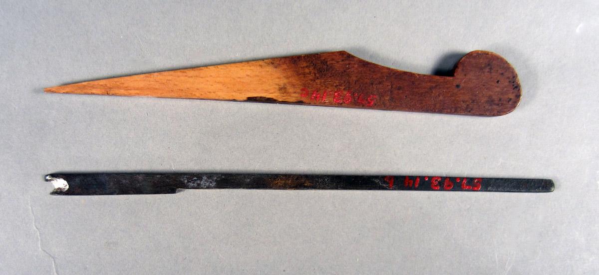 1957.0093.014 B-C Bead plane, View 2