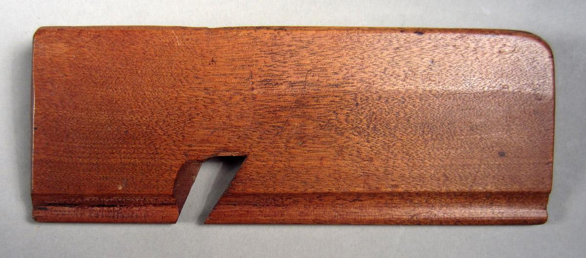 1957.0093.015 A Table round plane, View 1