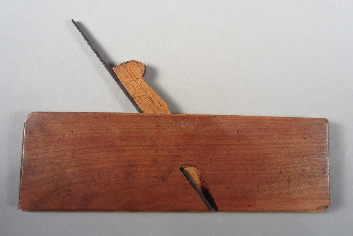 1957.0093.016 A-C Rabbet plane, View 1