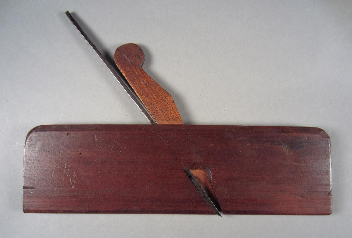 1957.0093.017 A-C Round plane, View 1