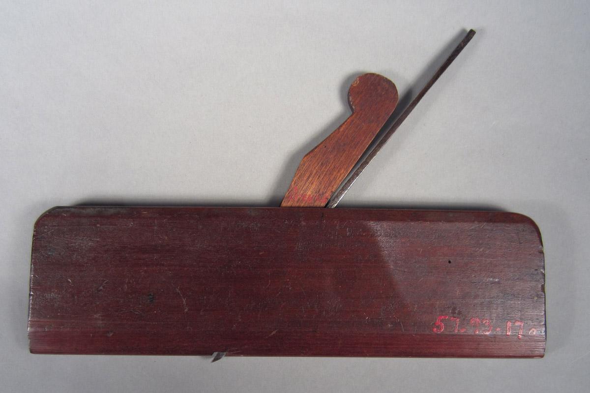 1957.0093.017 A-C Round plane, View 2