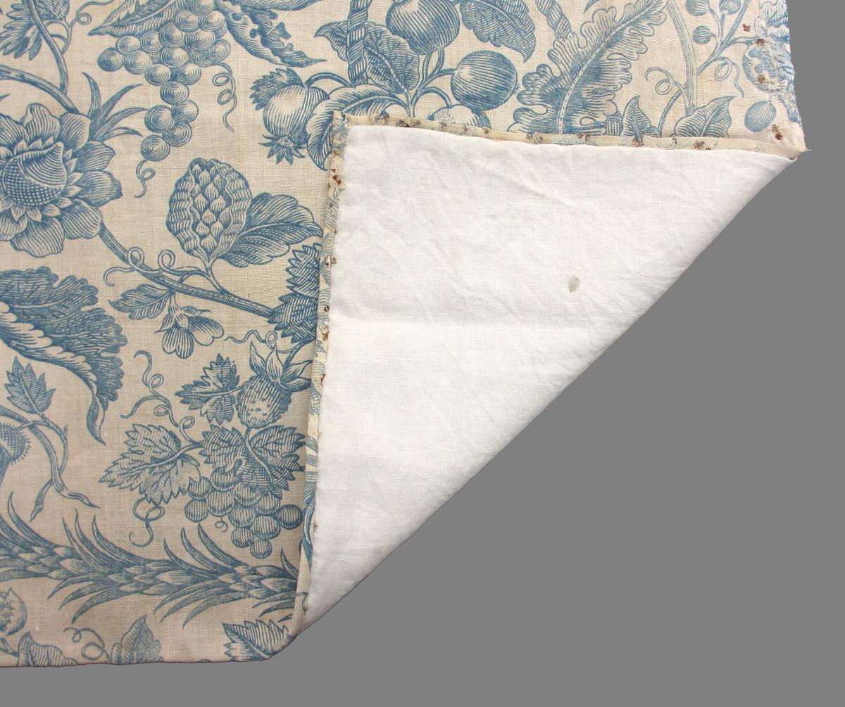 1969.3239 Textile, printed, folded corner