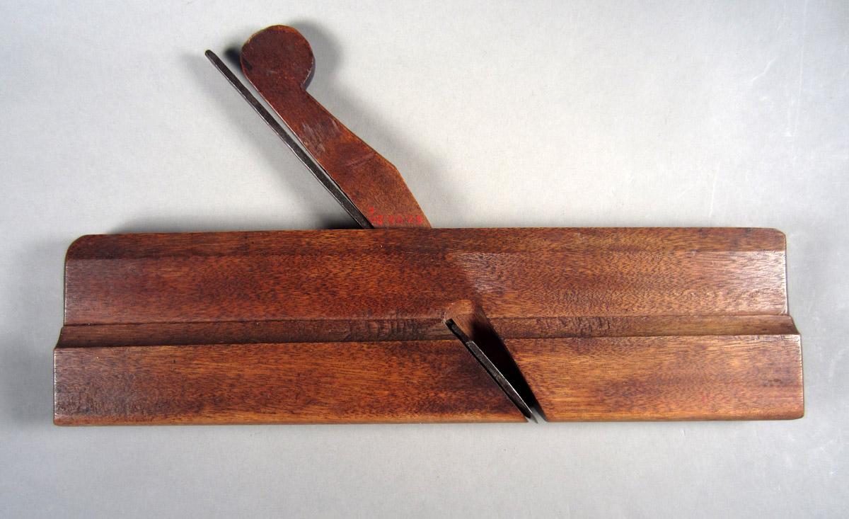 1957.0093.020 A-C Round plane, View 1
