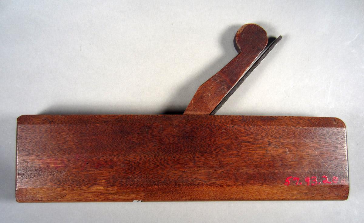 1957.0093.020 A-C Round plane, View 2
