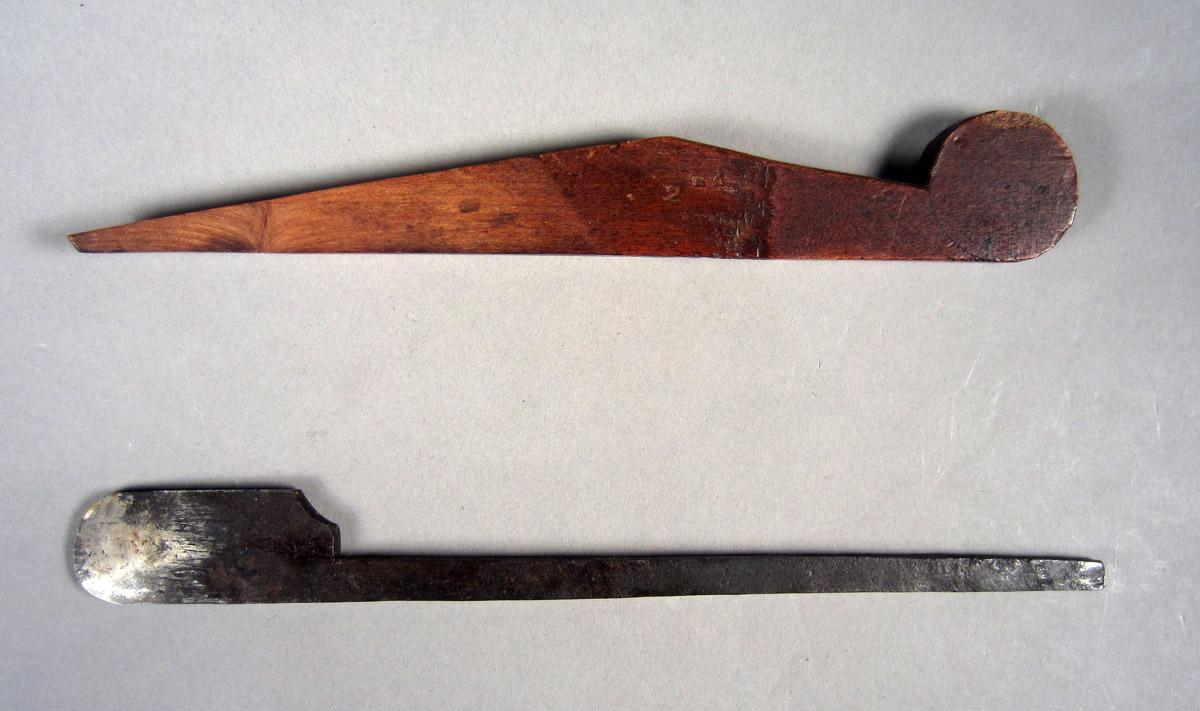1957.0093.020 B-C Round plane, View 1