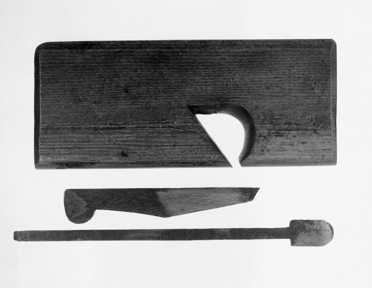 1957.0093.021 A-C Round plane