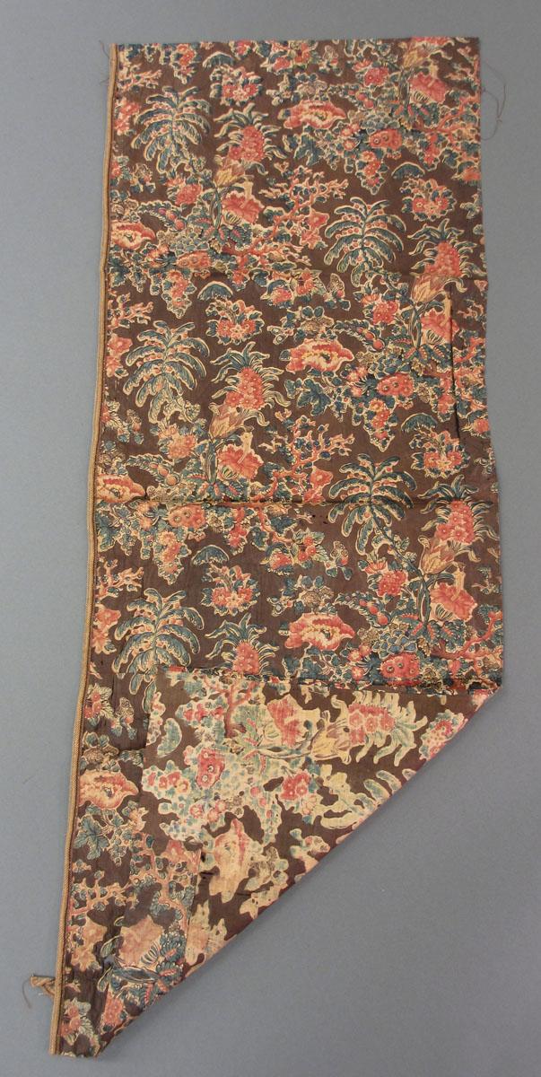 1969.3261.002 Textile, printed folded corner