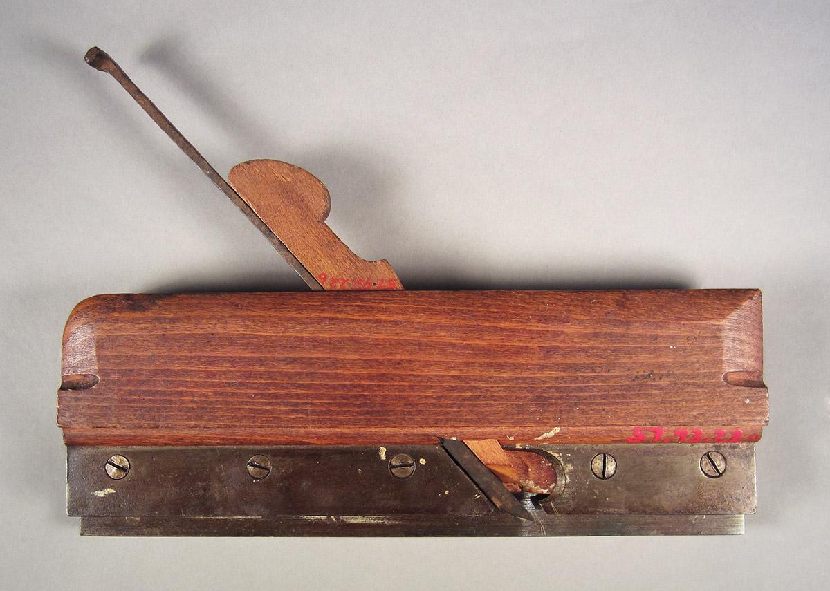 1957.0093.022 A,B Molding plane, overall side 1