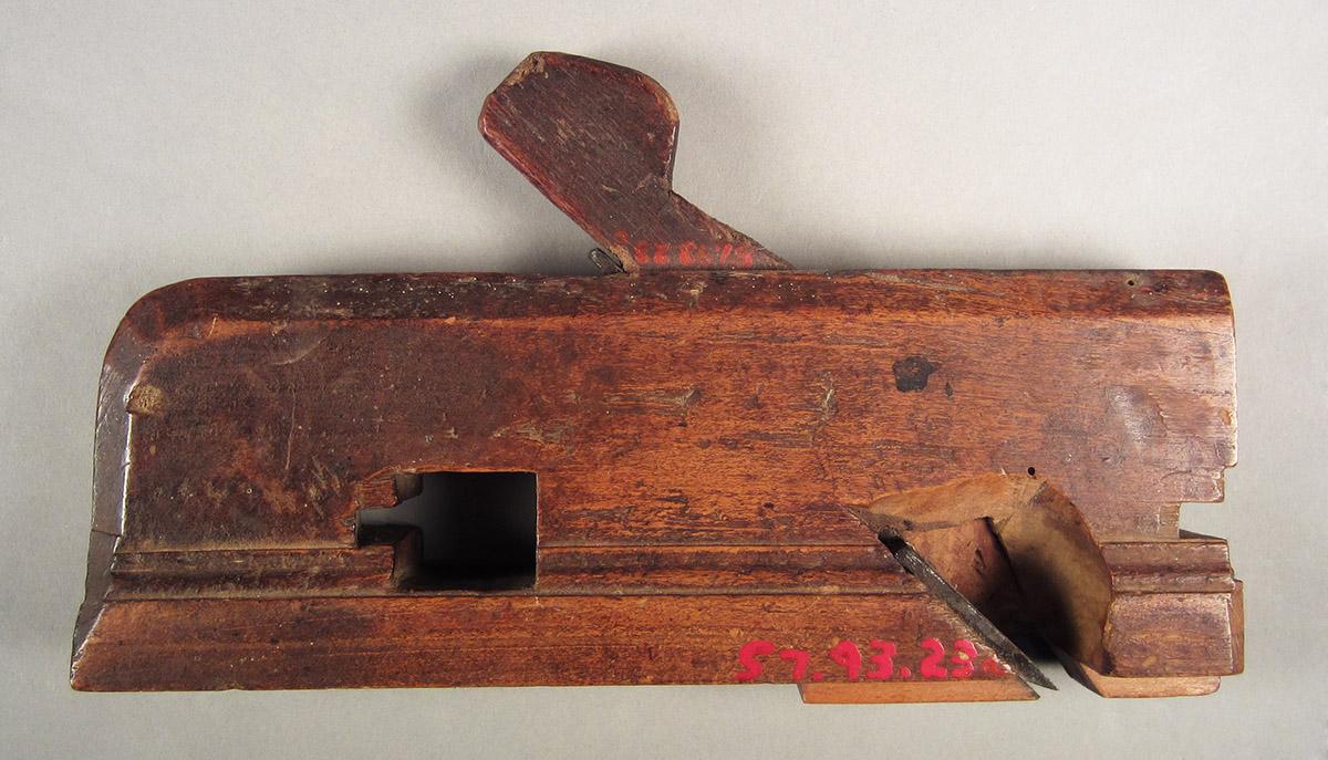 1957.0093.023 A-C, Molding plane, side 1