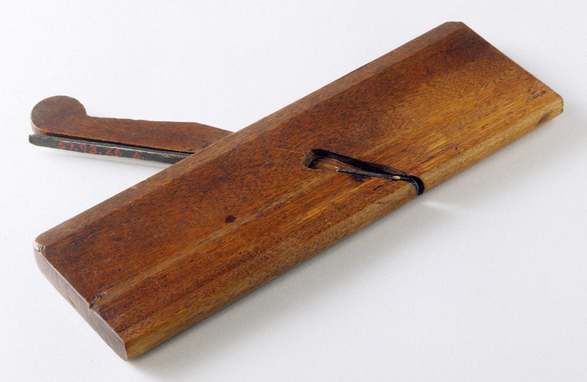 1957.0093.026 A-C Round Plane