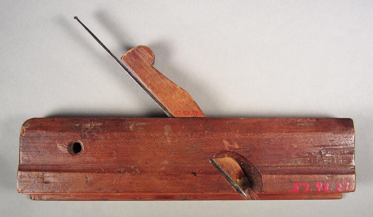 1957.0093.027 A-C, Molding plane, side 1