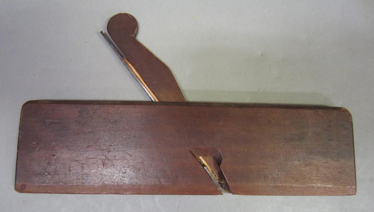 1957.0093.032 a-c Hollow plane, view 1