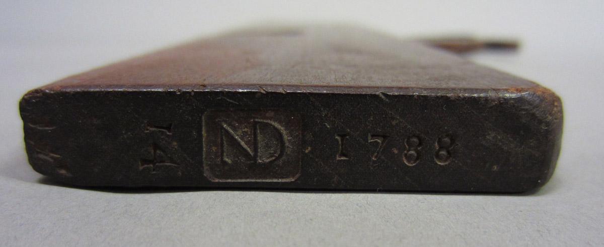 1957.0093.032 a Hollow plane, mark
