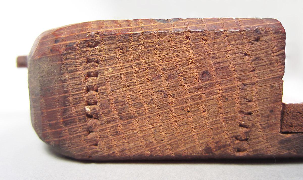 1957.0093.034 A-C Molding plane, tool marks
