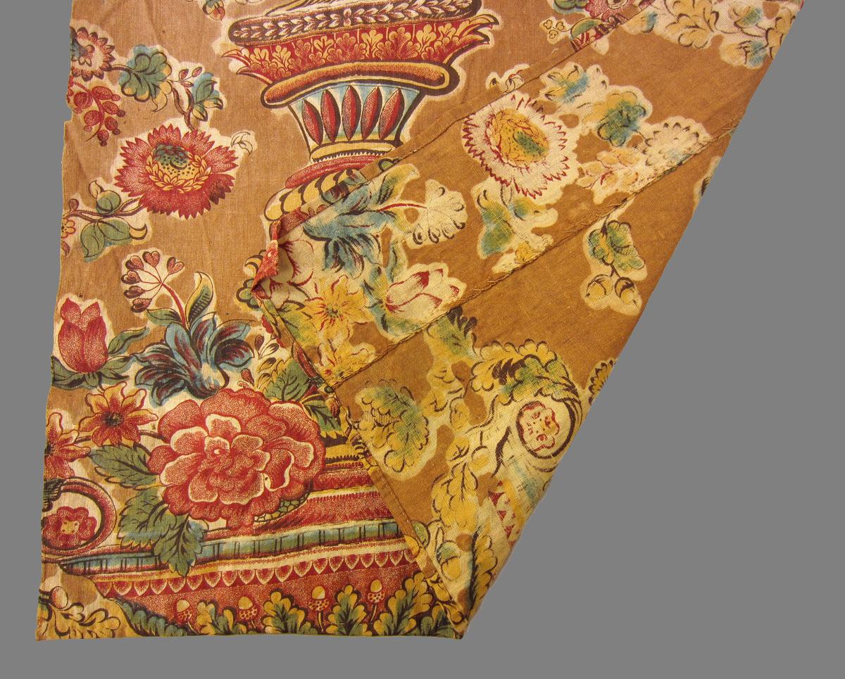 1969.3353 Textile, printed folded corner