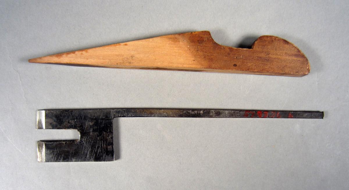 1957.0093.036 B-C Tongue plane, View 2