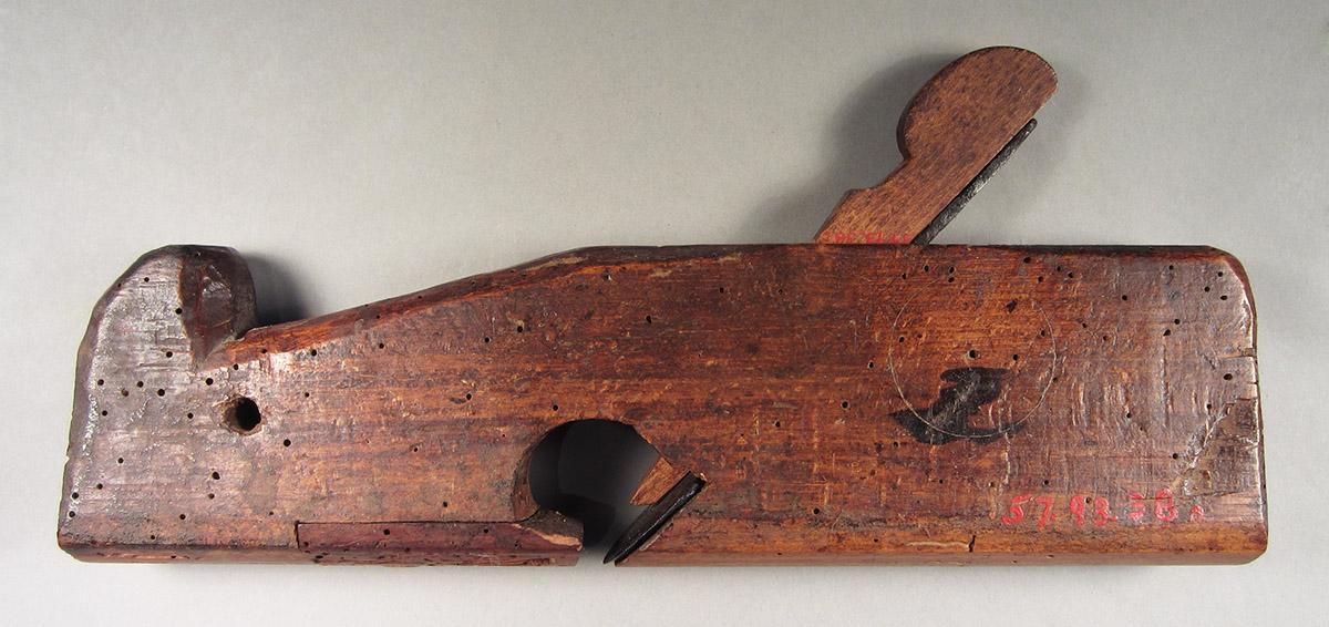 1957.0093.038 A-C, Round plane, side 2