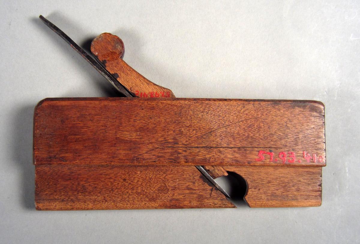 1957.0093.041 A-C Round plane, View 1