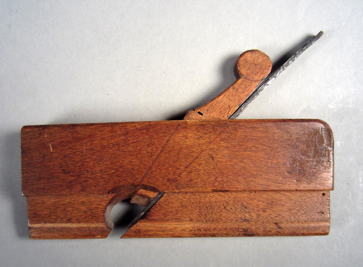 1957.0093.041 A-C Round plane, View 2
