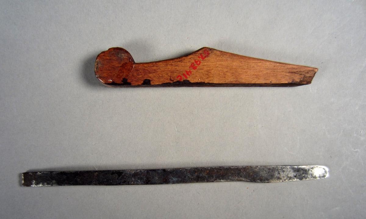 1957.0093.041 B-C Round plane, View 1
