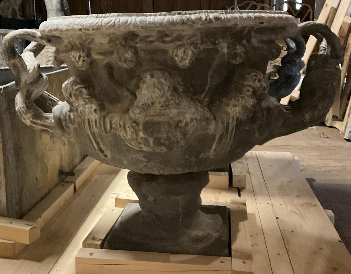 1969.3406.001 Urn, overall, R-DIOC