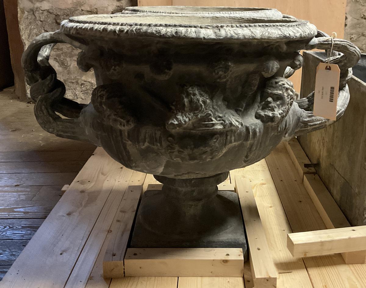 1969.3406.002 Urn, overall, R-DIOC