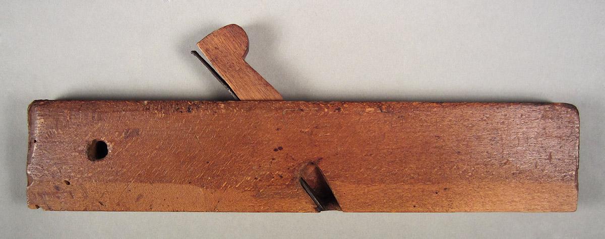 1957.0093.042 A-C, Molding plane, overall side 1