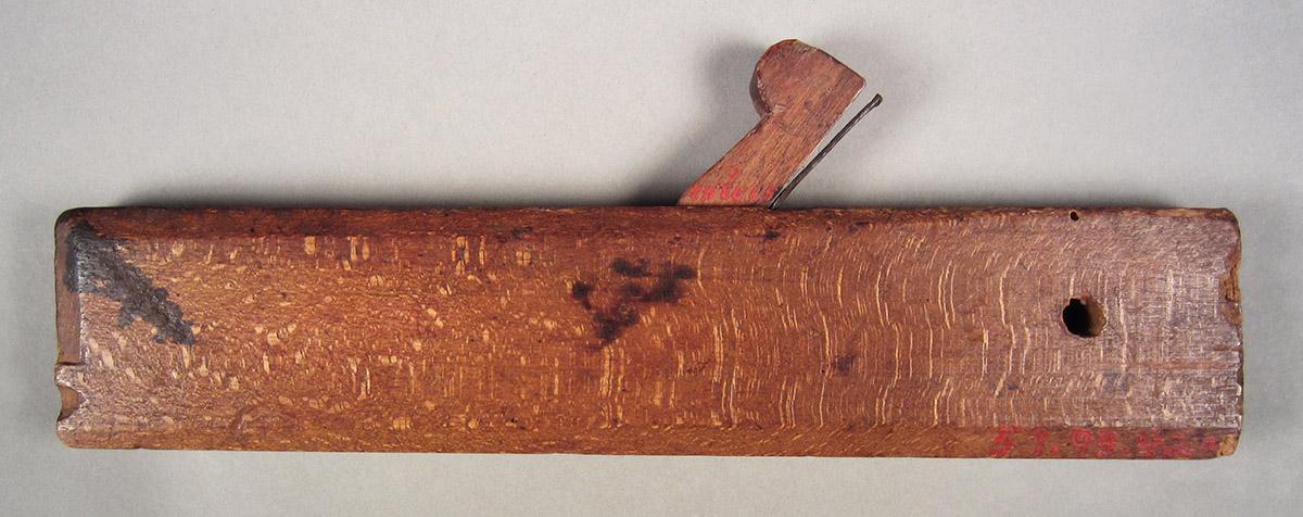 1957.0093.042 A-C, Molding plane, overall side 2