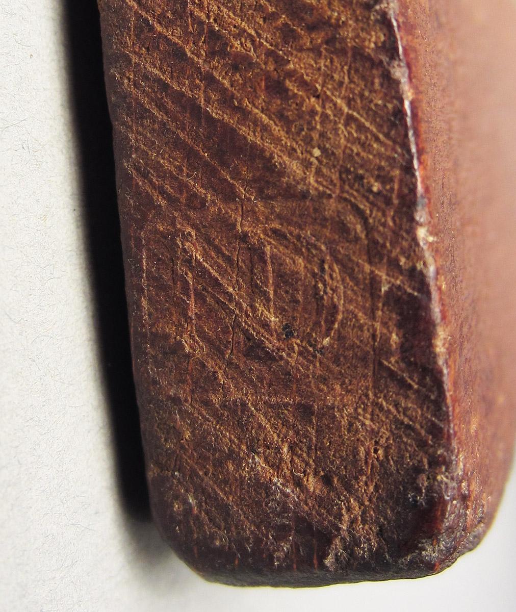 1957.0093.042 A-C, Molding plane, mark